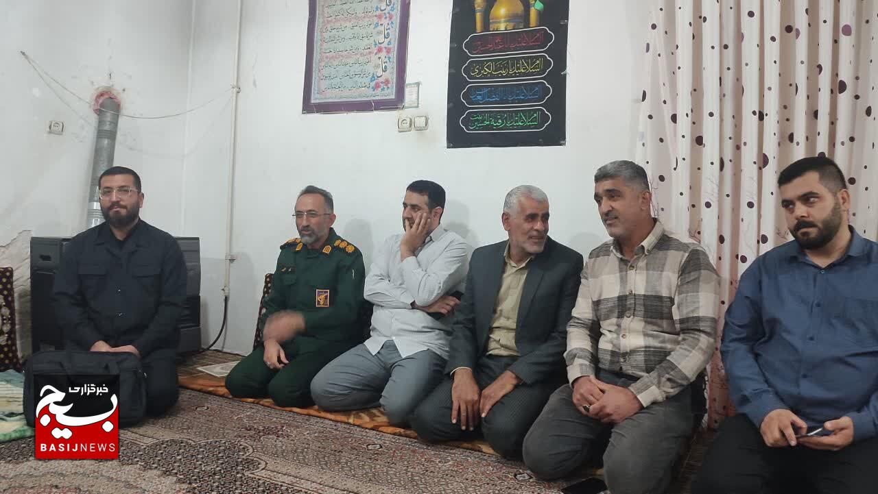 دیدار فرمانده سپاه کربلا با خانواده شهید رسول حسینی حاجی‌آبادی