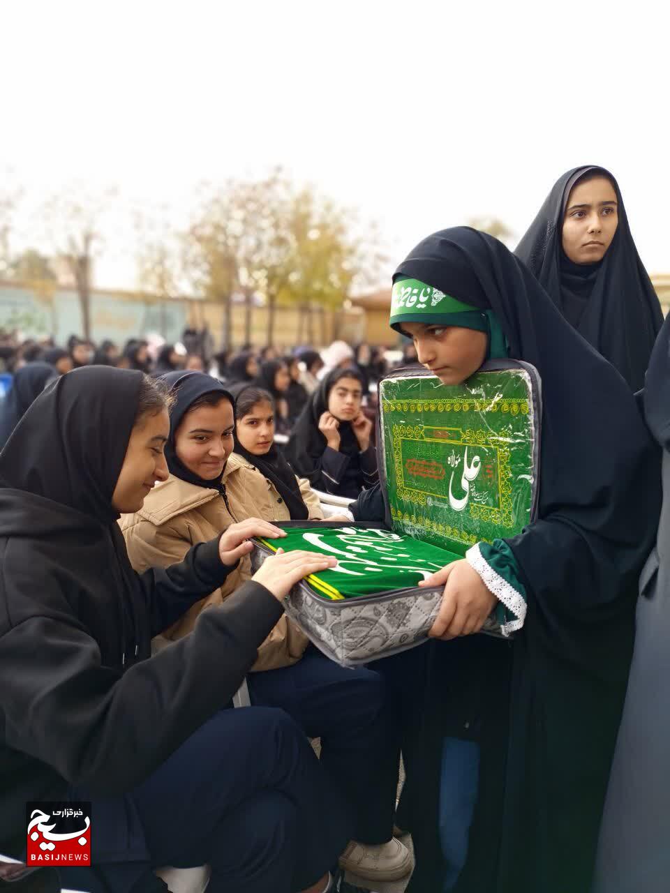 موفقیت ملت ایران در تبعیت از معارف اهل‌بیت(ع) و الگوگیری از بزرگان است