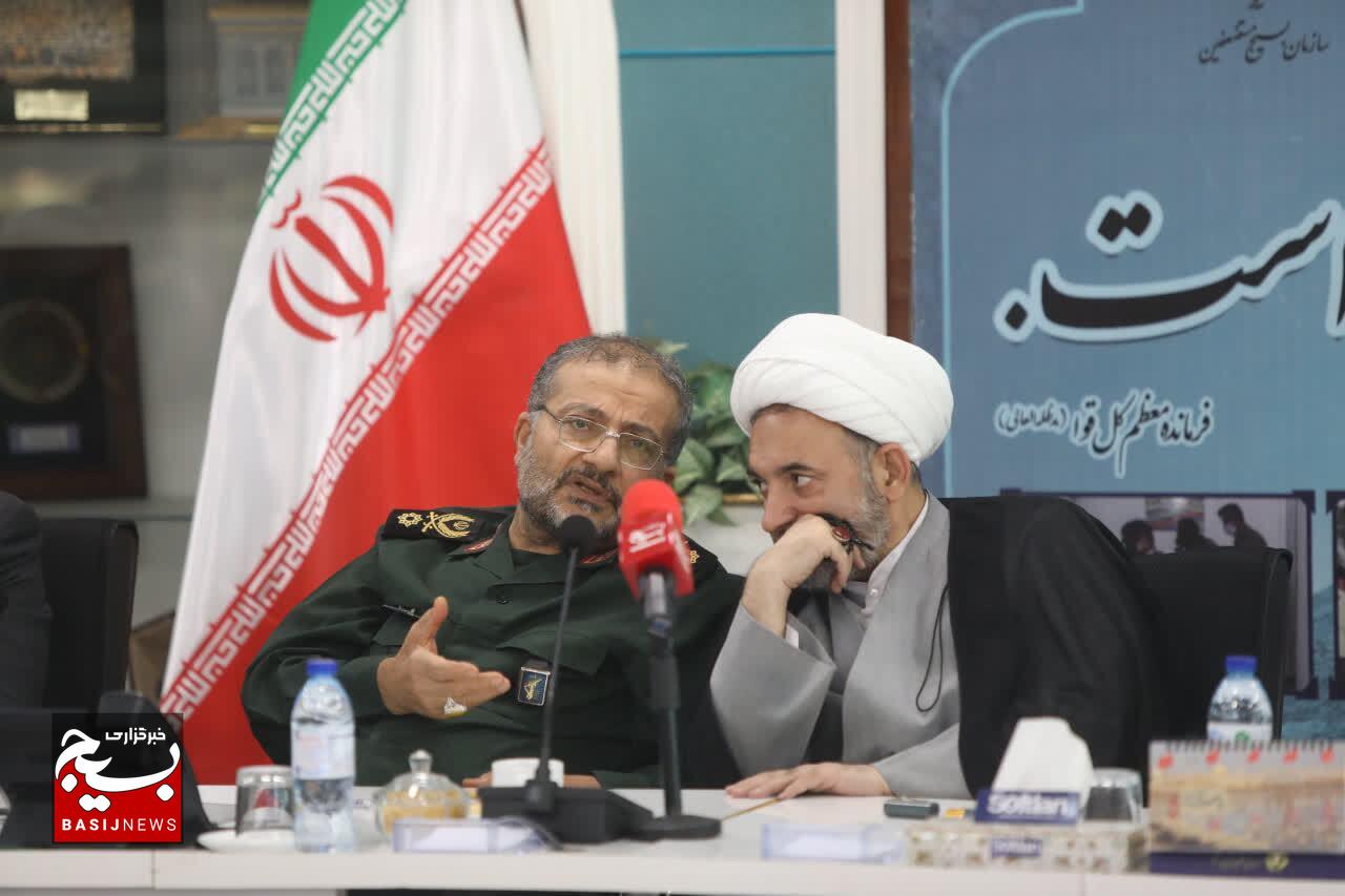 آیین تکریم و معارفه مسئول سازمان بسیج دانش‌آموزی با حضور سردار سلیمانی
