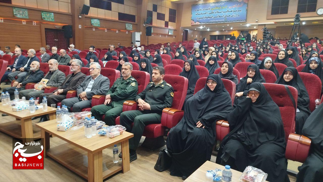 مقاومت و ولایت‌مداری میراث جاودان شهدا است