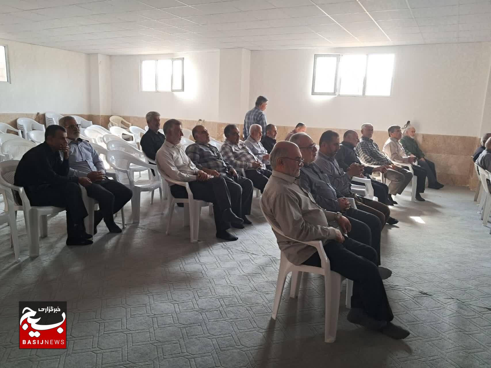 تجلیل از گنجینه‌های جهاد و خدمت؛ دیدار حجت الاسلام ویسی با پیشکسوتان بسیج مسجدسلیمان