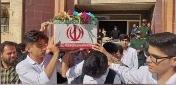 شهید خوشنام در بیش از ۵ مدرسه بخش دلوار تشییع شد شهید خوشنام در بیش از ۵ مدرسه بخش دلوار تشییع شد