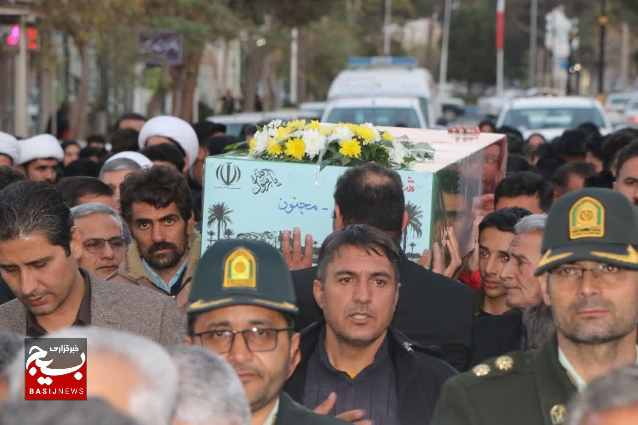 عطر قهرمان وطن در مه ولات؛ استقبال مردم از شهید گمنام در مساجد و مدارس