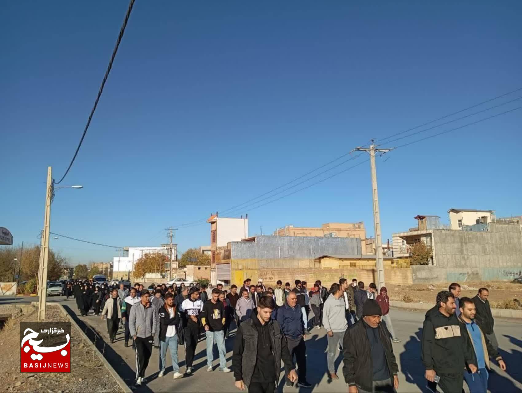 همایش پیادهروی خانوادگی هفته بسیج در سلسله همایش پیادهروی خانوادگی هفته بسیج در سلسله