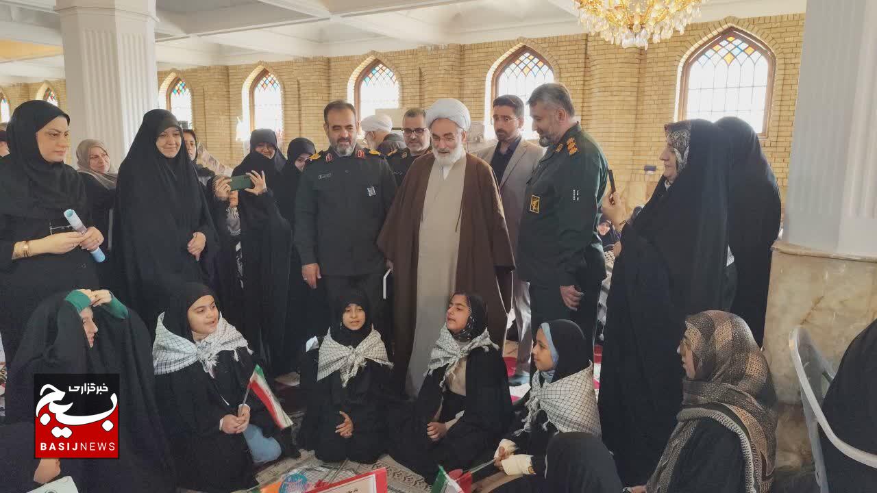 اجتماع ۲۲۰ حلقه تربیتی صالحین در مصلی رشت به نیت ۲۲۰۰ شهید شهرستان رشت اجتماع ۲۲۰ حلقه تربیتی صالحین در مصلی رشت به نیت ۲۲۰۰ شهید شهرستان رشت