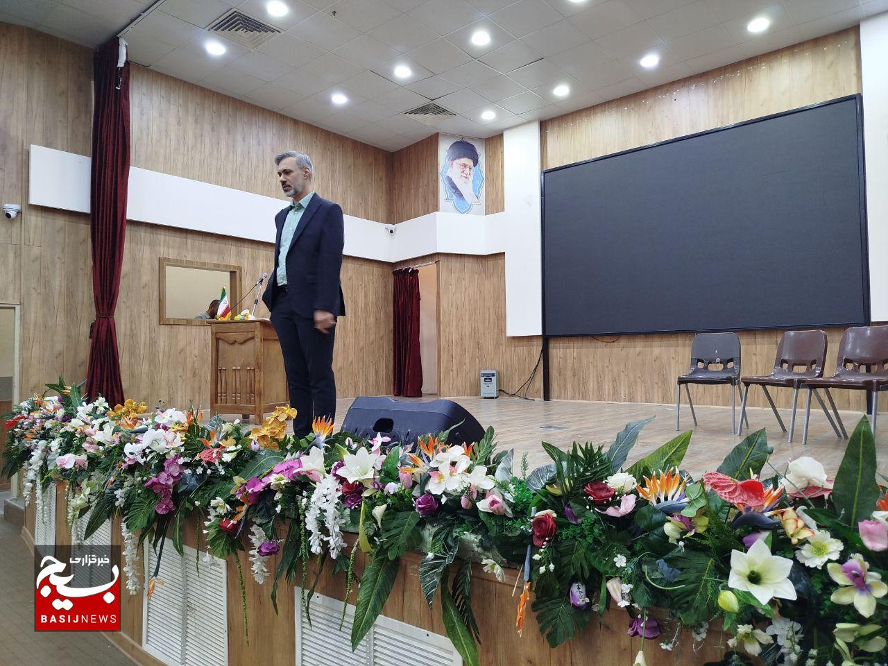 آیین افتتاحیه سلسله نشستهای سبک زندگی اسلامی با عنوان «زندگی عسلی» در تالار نور شهر بهارستان