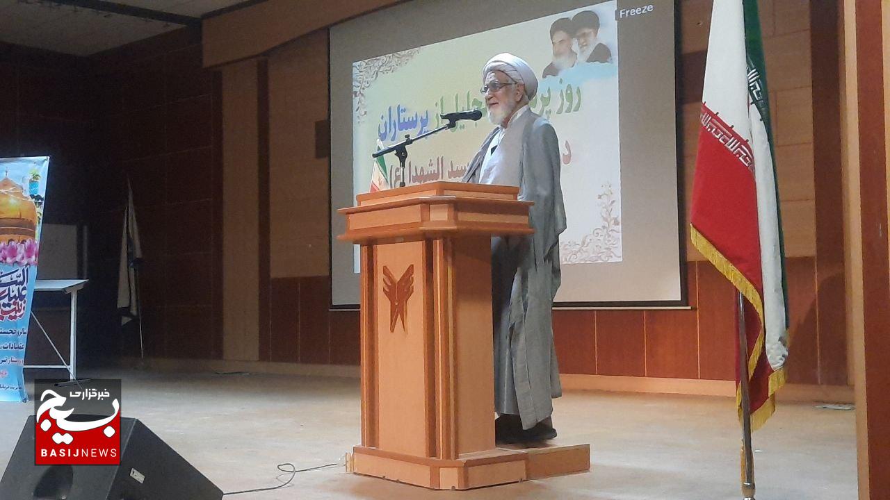 تقدیر امام جمعه گناباد از خدمات پرستاران درمانگاه سید الشهدای گناباد در روز پرستار