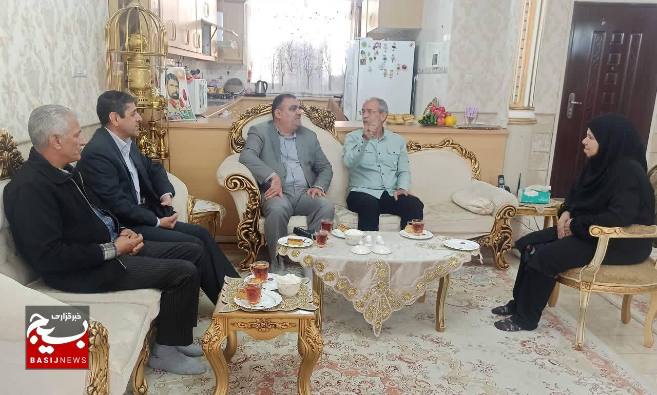 ادای احترام مدیر مخابرات استان سمنان به صبر و معنویت همسر شهید محمود یغما‌نژاد