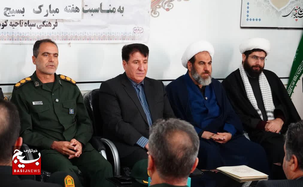 دیدار کارکنان و بسیجیان سپاه ناحیه کوهدشت با امام جمعه شهرستان برگزار شد