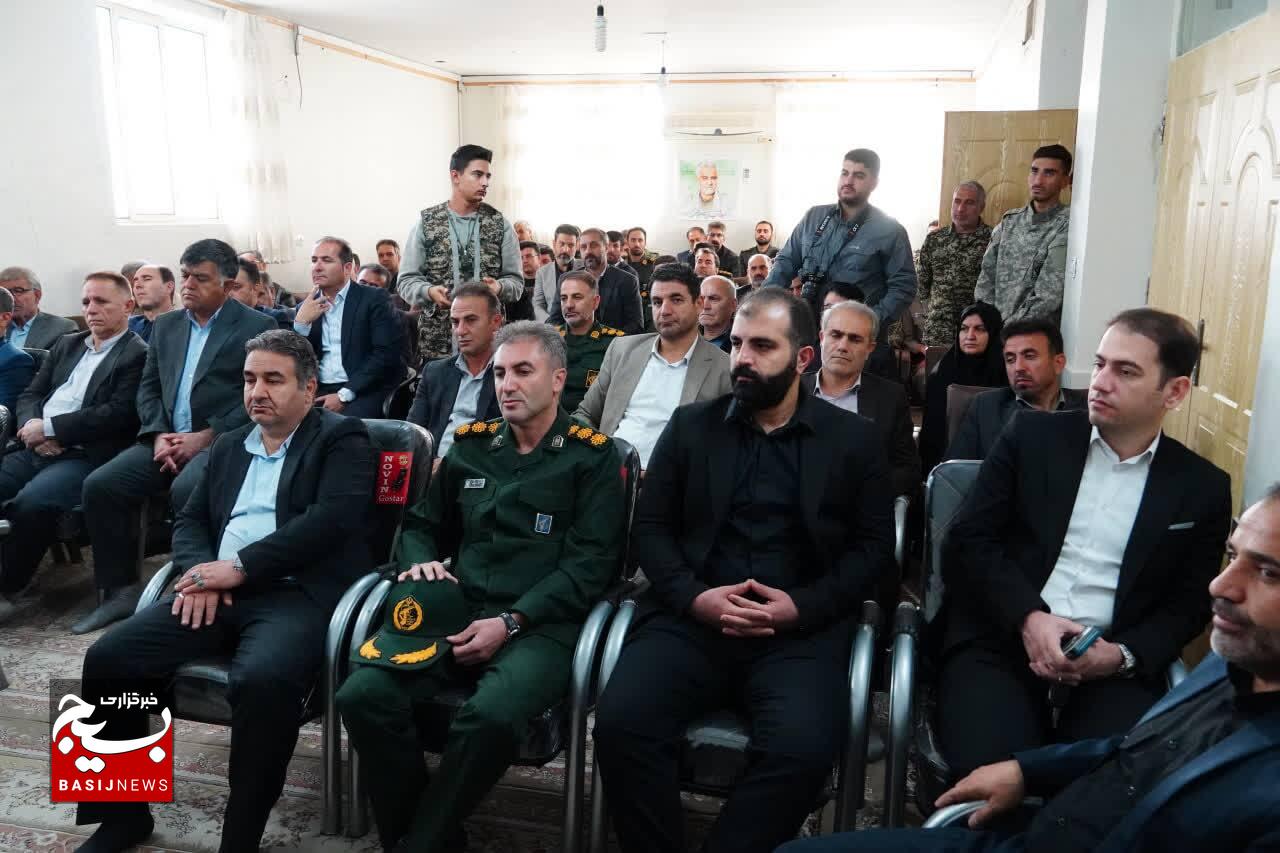 دیدار کارکنان و بسیجیان سپاه ناحیه کوهدشت با امام جمعه شهرستان برگزار شد