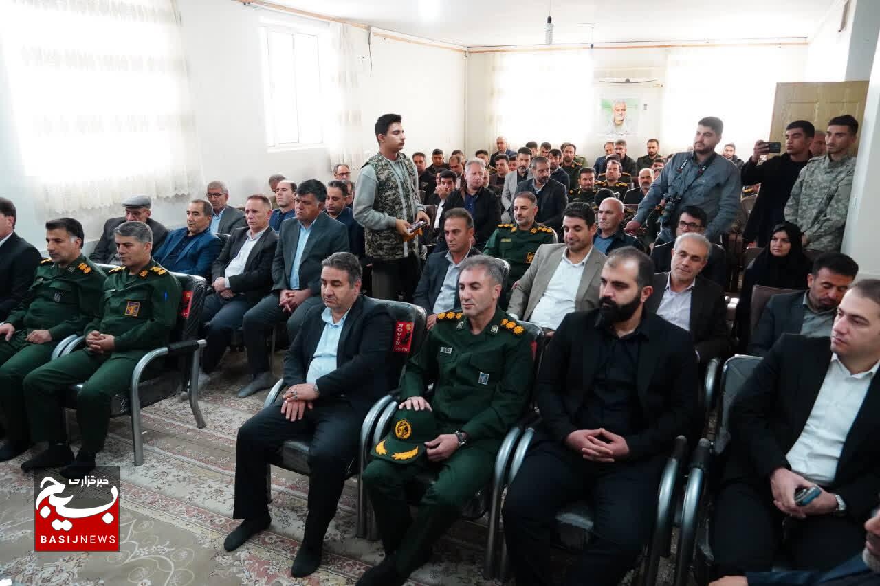 دیدار کارکنان و بسیجیان سپاه ناحیه کوهدشت با امام جمعه شهرستان برگزار شد