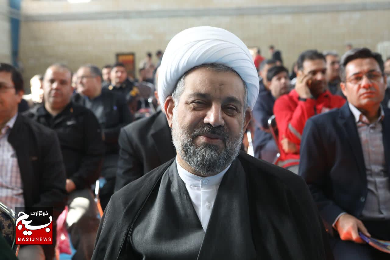 آیین افتتاحیه رزمایش سراسری کارزار خدمت در محله کرامت آلارد واقع در پرندک شهرستان رباط کریم