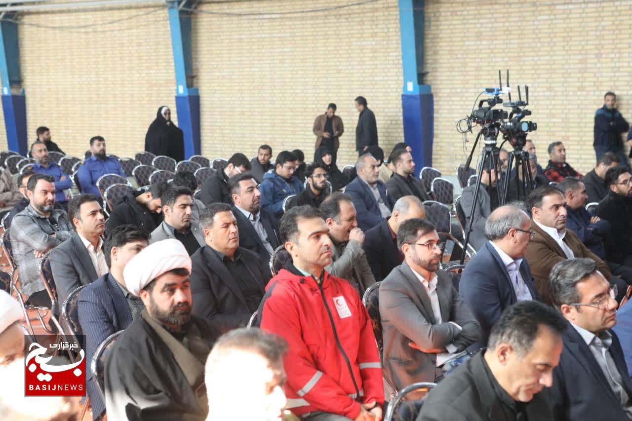 آیین افتتاحیه رزمایش سراسری کارزار خدمت در محله کرامت آلارد واقع در پرندک شهرستان رباط کریم