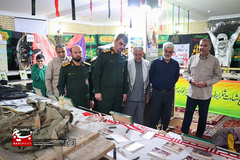 بازدید فرمانده سپاه حضرت جوادالائمه(ع) شهرستان دشتستان از نمایشگاه «یادیاران» در برازجان بازدید فرمانده سپاه حضرت جوادالائمه(ع) شهرستان دشتستان از نمایشگاه «یادیاران» در برازجان
