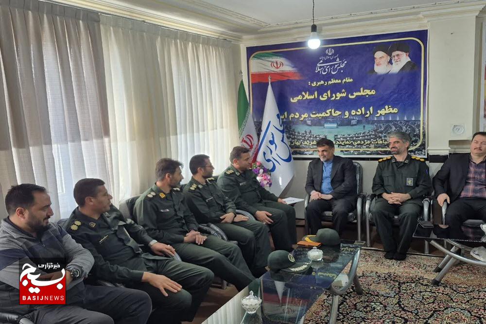 دیدار کارکنان سپاه ناحیه بهار با نماینده مردم بهار و کبودراهنگ در مجلس شورای اسلامی