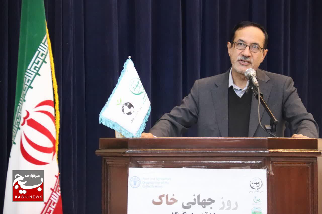 حفاظت از خاک باید به گفتمان ملی تبدیل شود/توسعه آزمایشگاه‌های خاک و تربیت «پزشک خاک» در کنار کشاورزان