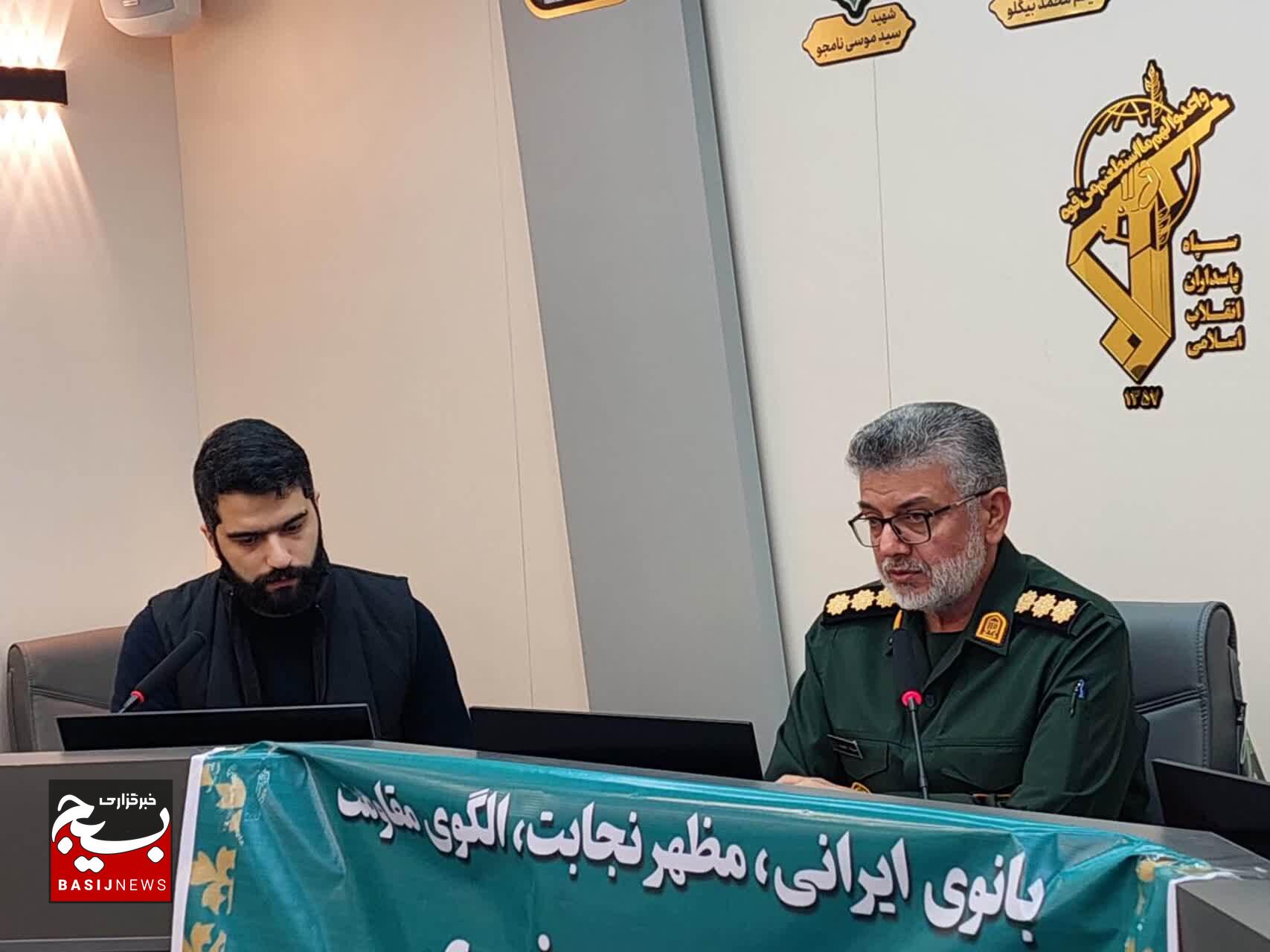 زن معیار قوت خانواده و سرچشمه فرهنگ‌سازی نسل آینده است