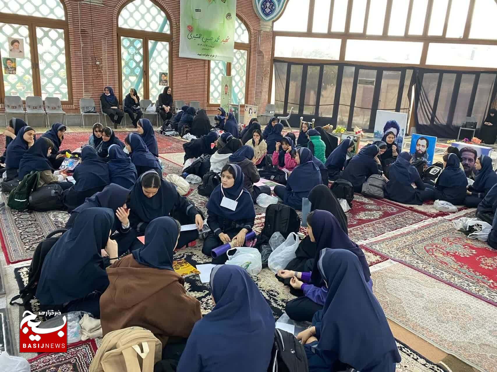 برگزاری اردوی آمادگی دفاعی دانشآموزان دختر در مزار شهدای رشت برگزاری اردوی آمادگی دفاعی دانشآموزان دختر در مزار شهدای رشت