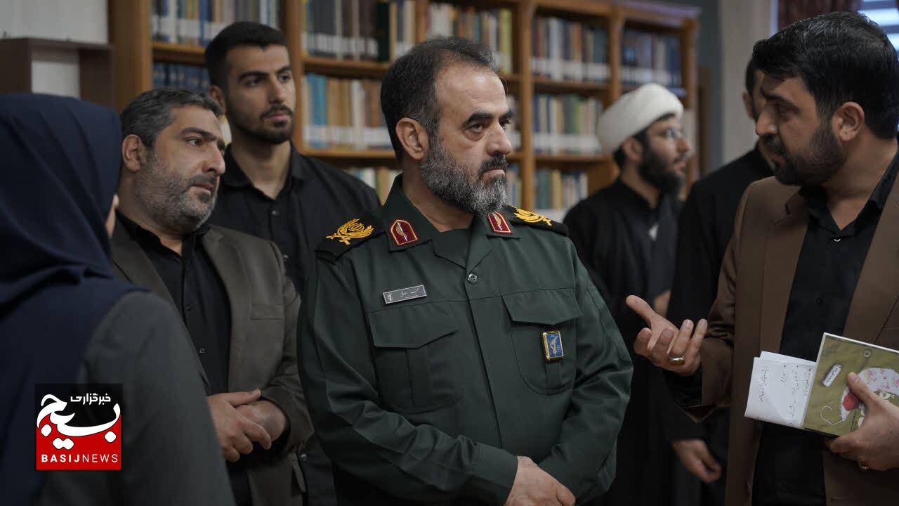 خوانش کتاب«بیست سال و سه روز»، رونمایی از پوستر کتاب :روح الله »بازدید از کتابخانه مرکزی رشت