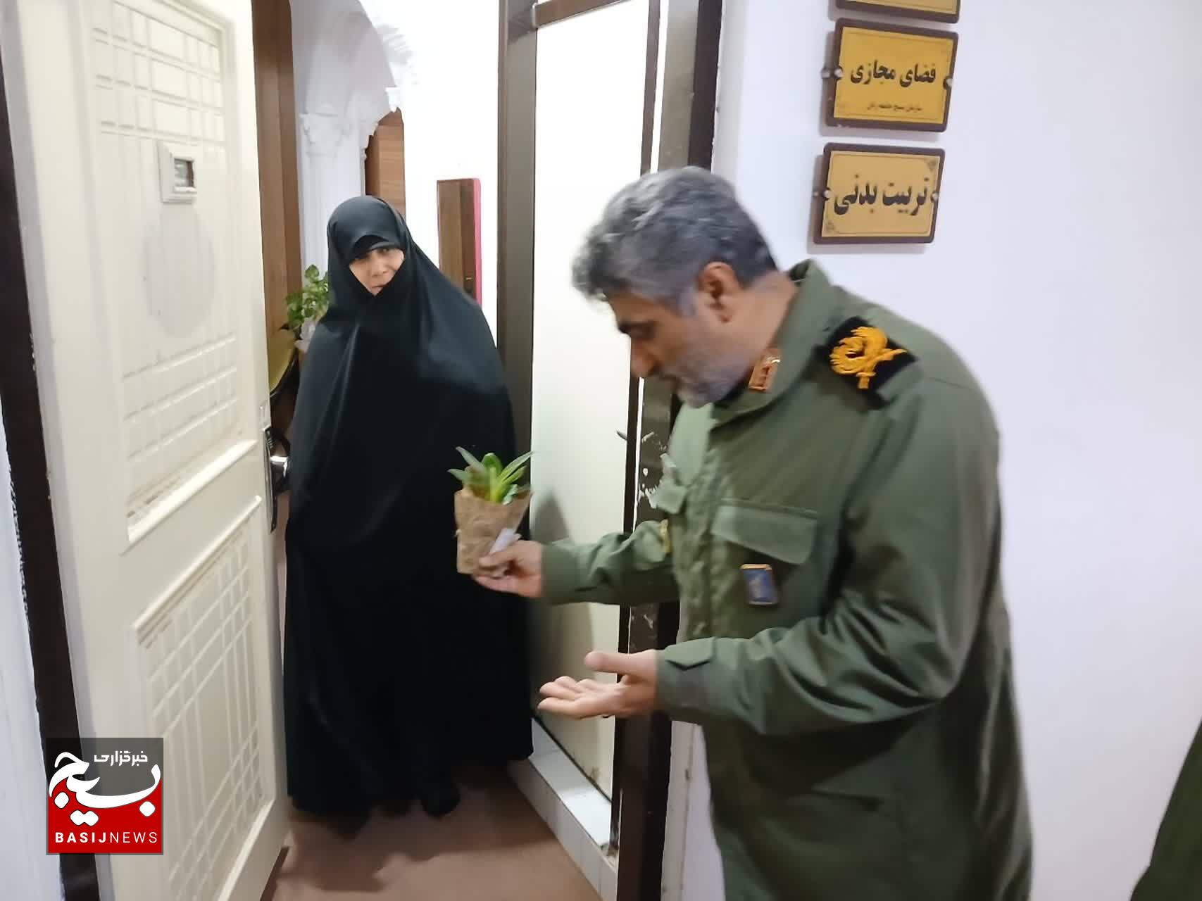 تقدیر از بانوان پایور و بسیجی سپاه قدس گیلان تقدیر از بانوان پایور و بسیجی سپاه قدس گیلان