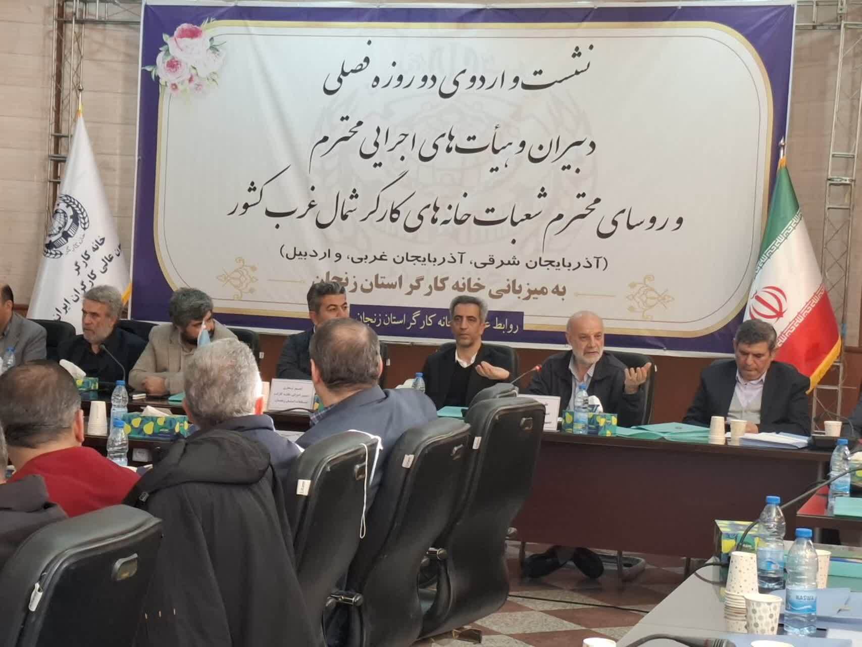 راه خروج از رکود از مسیر تقویت تقاضا میگذرد/ تقویت تقاضا با افزایش واقعی حقوق کارگران ممکن است راه خروج از رکود از مسیر تقویت تقاضا میگذرد/ تقویت تقاضا با افزایش واقعی حقوق کارگران ممکن است