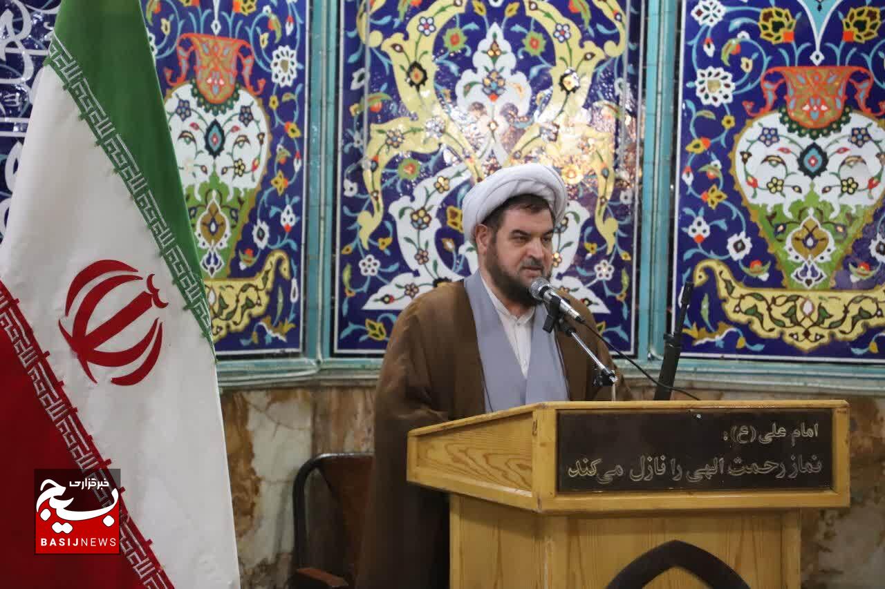 وحدت حوزه و دانشگاه گفتمان اصیل انقلاب است / دشمن در جنگ رسانه‌ای به‌دنبال تصرف ذهن‌ها است