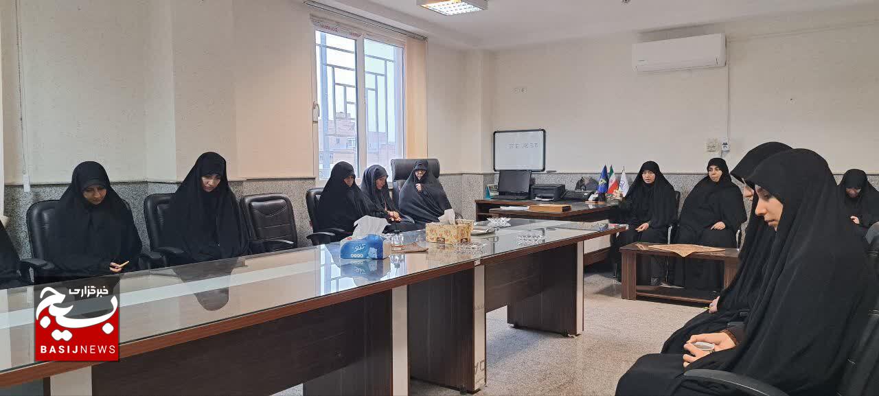 دفاع از ولایت، تکلیف جامعه اسلامی و زنان مؤمن در الگوگیری از حضرت فاطمه(س) است