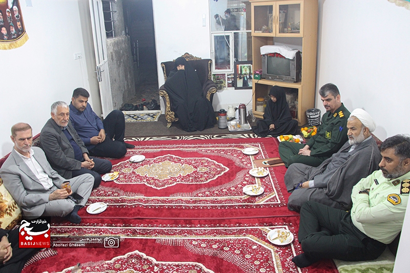 دیدار مسئولان دشتستان با خانواده شهدا و تجلیل از مقام والای مادران شهید