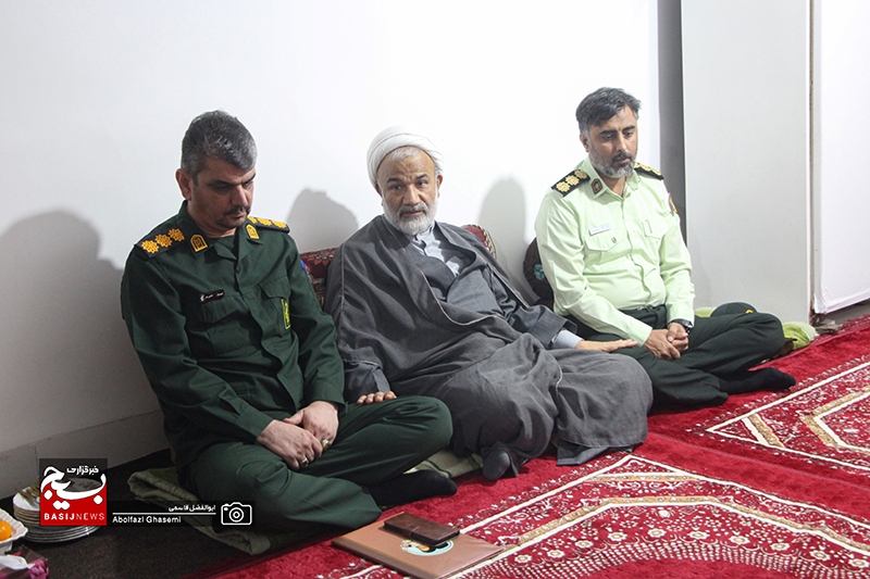 دیدار مسئولان دشتستان با خانواده شهدا و تجلیل از مقام والای مادران شهید
