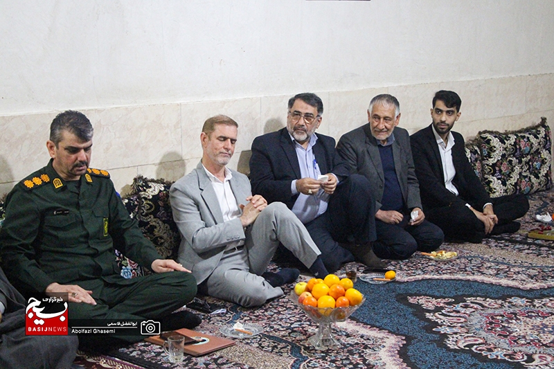 دیدار مسئولان دشتستان با خانواده شهدا و تجلیل از مقام والای مادران شهید