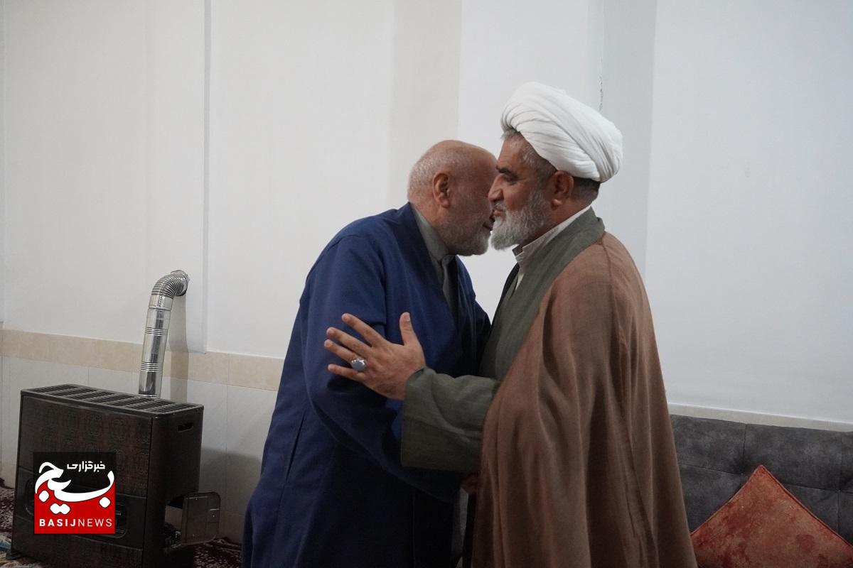 تجلیل مسئول نمایندگی ولی فقیه در سپاه فتح از جانبازان تجلیل مسئول نمایندگی ولی فقیه در سپاه فتح از جانبازان