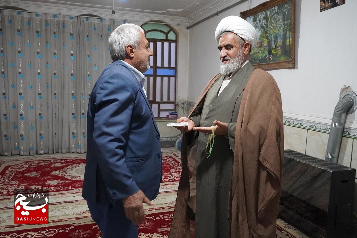 تجلیل مسئول نمایندگی ولی فقیه در سپاه فتح از جانبازان تجلیل مسئول نمایندگی ولی فقیه در سپاه فتح از جانبازان