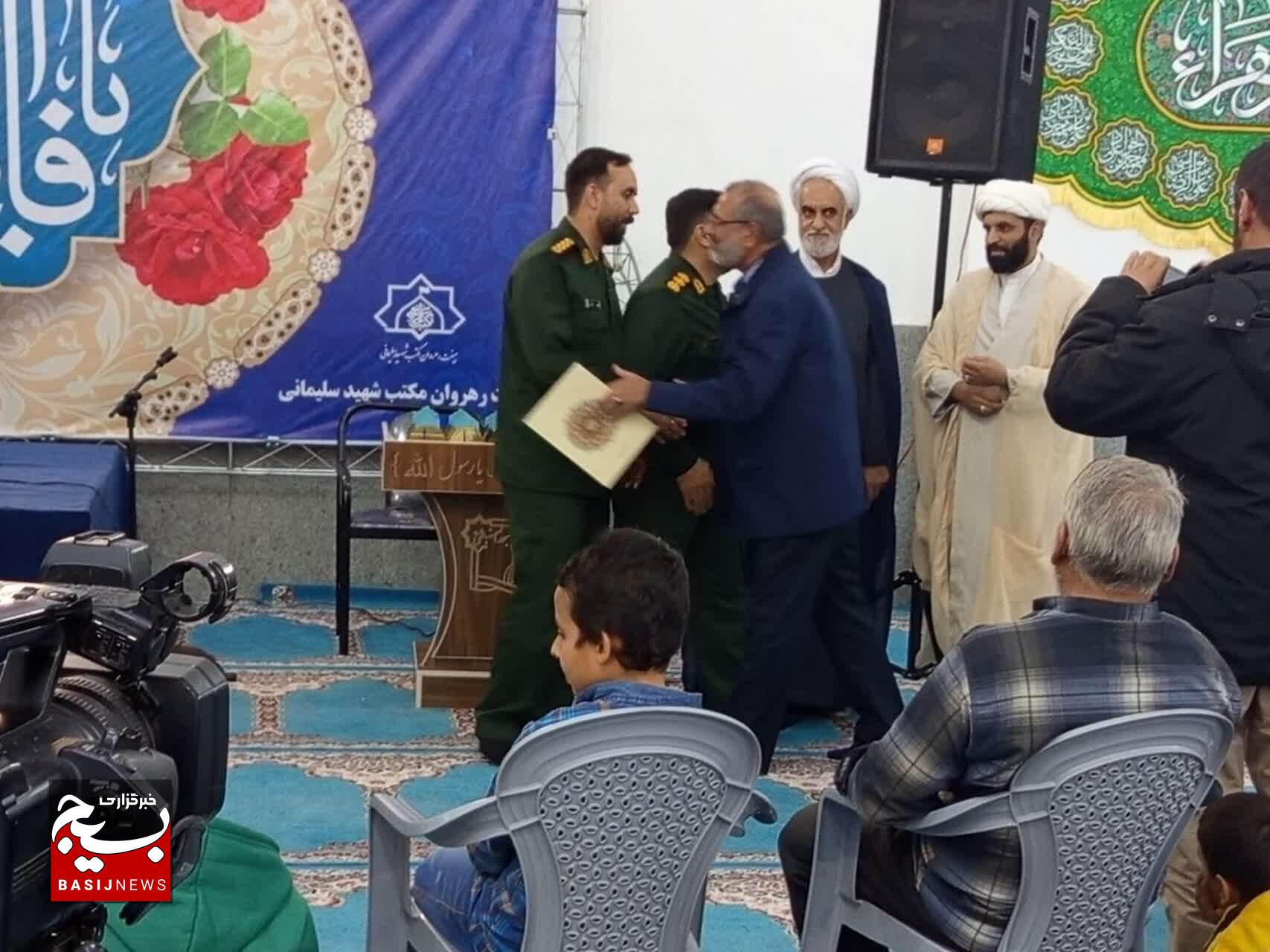 هم‌افزایی مساجد و پایگاه‌ها راهگشای مشکلات محلات است