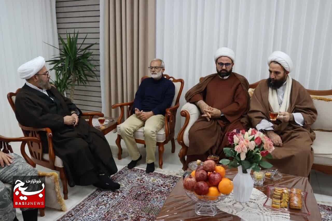 بازماندگان شهدا ادامه دهندگان راه شهدا هستند
