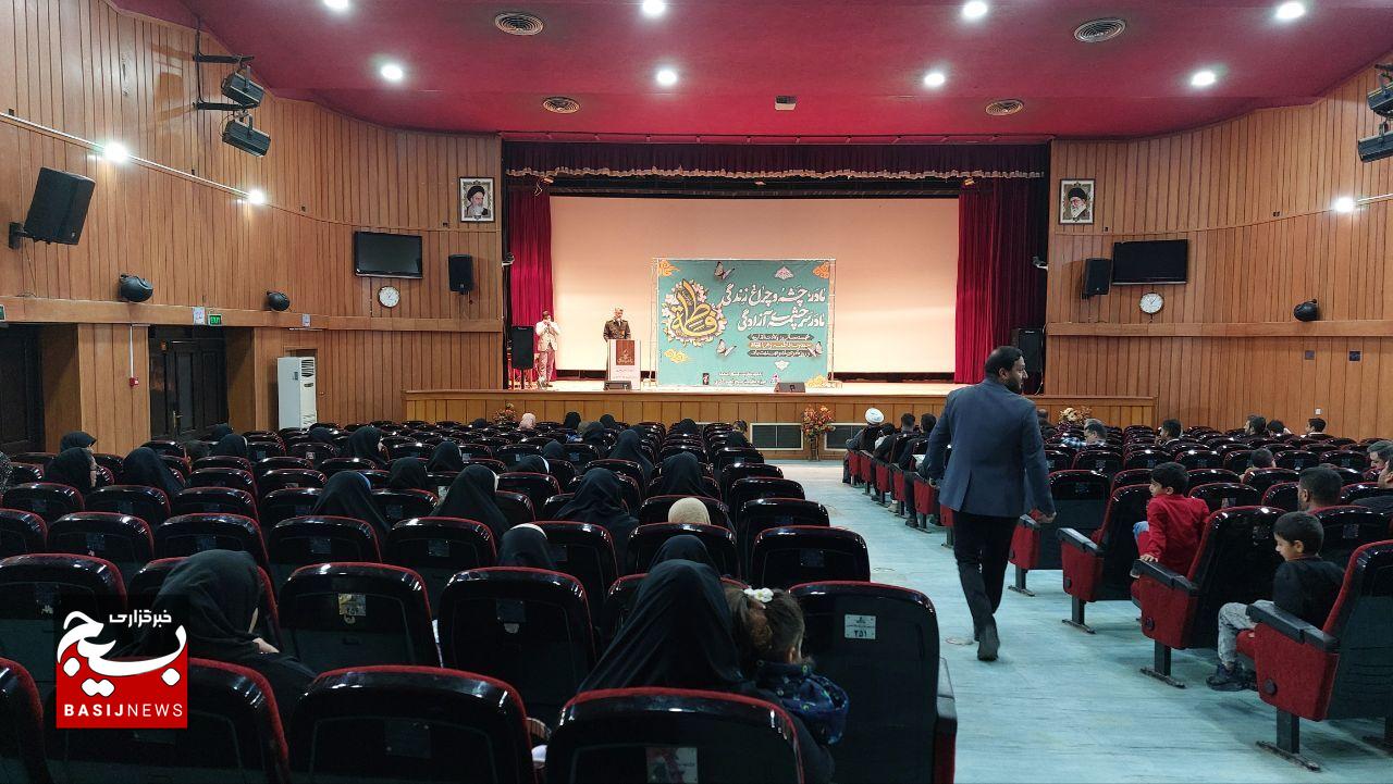 برگزاری همایش بزرگ روز زن در امیدیه با تجلیل از همسران نیروهای پاسدار