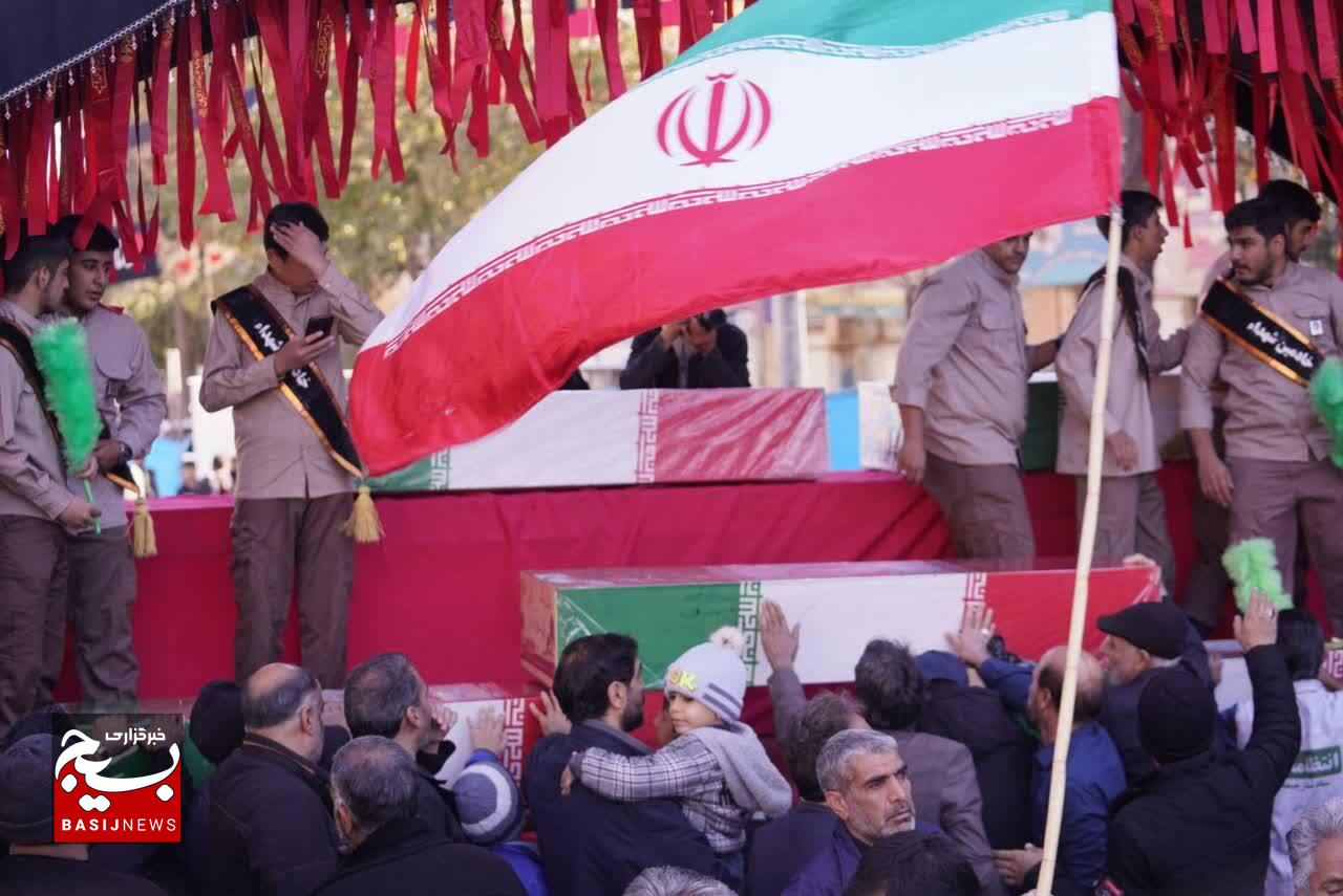 وقتی دلهای مردم دیار خاج قاسم با شهدای گمنام یکی شد وقتی دلهای مردم دیار خاج قاسم با شهدای گمنام یکی شد