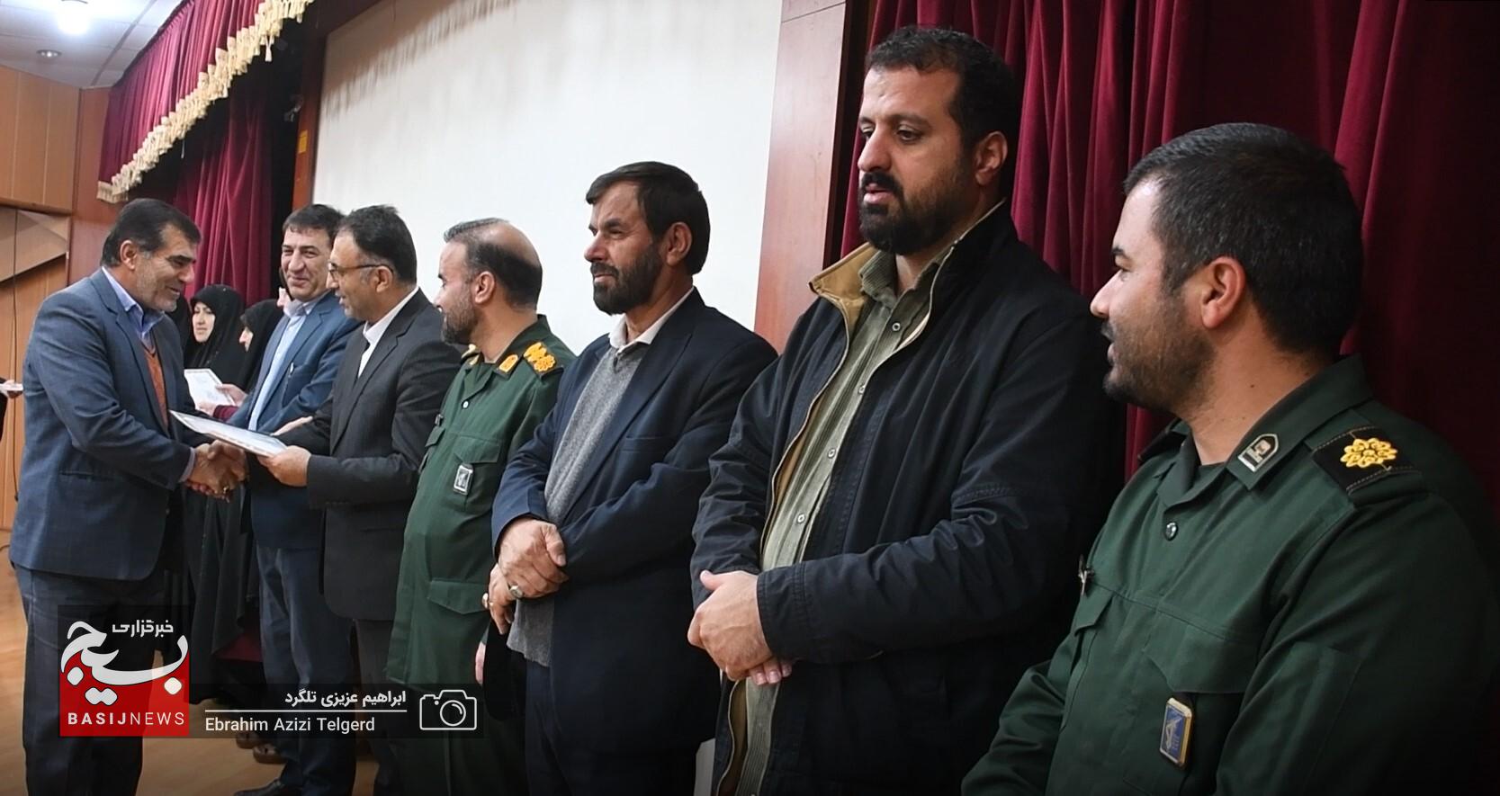 100 نفر از عوامل طرح های بسیج دانش آموزی کهگیلویه و بویراحمد تجلیل شدند