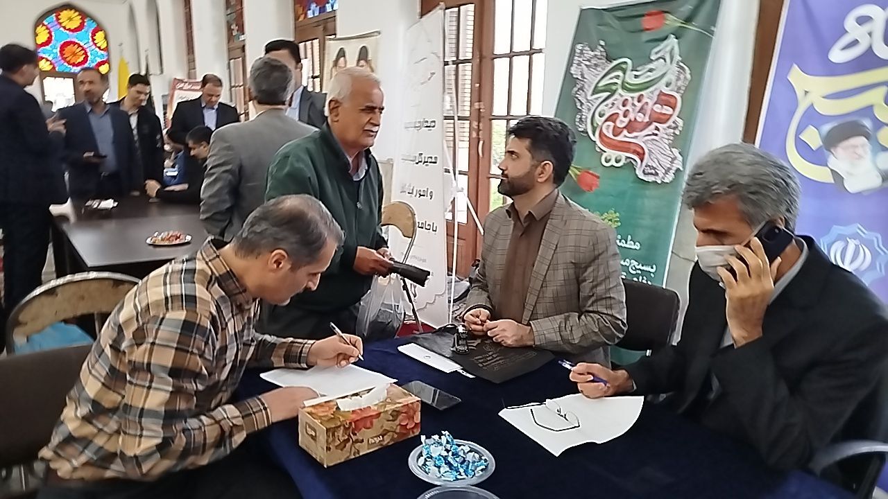 میز خدمت جهادی در پنجمین روز هفته بسیج در رشت برگزار شد میز خدمت جهادی در پنجمین روز هفته بسیج در رشت برگزار شد