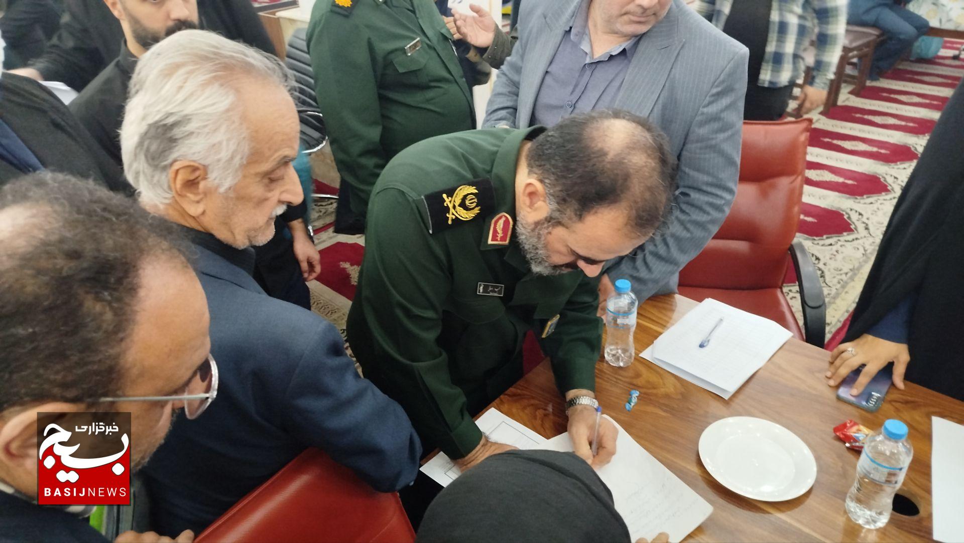 میز خدمت جهادی در پنجمین روز هفته بسیج در رشت برگزار شد میز خدمت جهادی در پنجمین روز هفته بسیج در رشت برگزار شد
