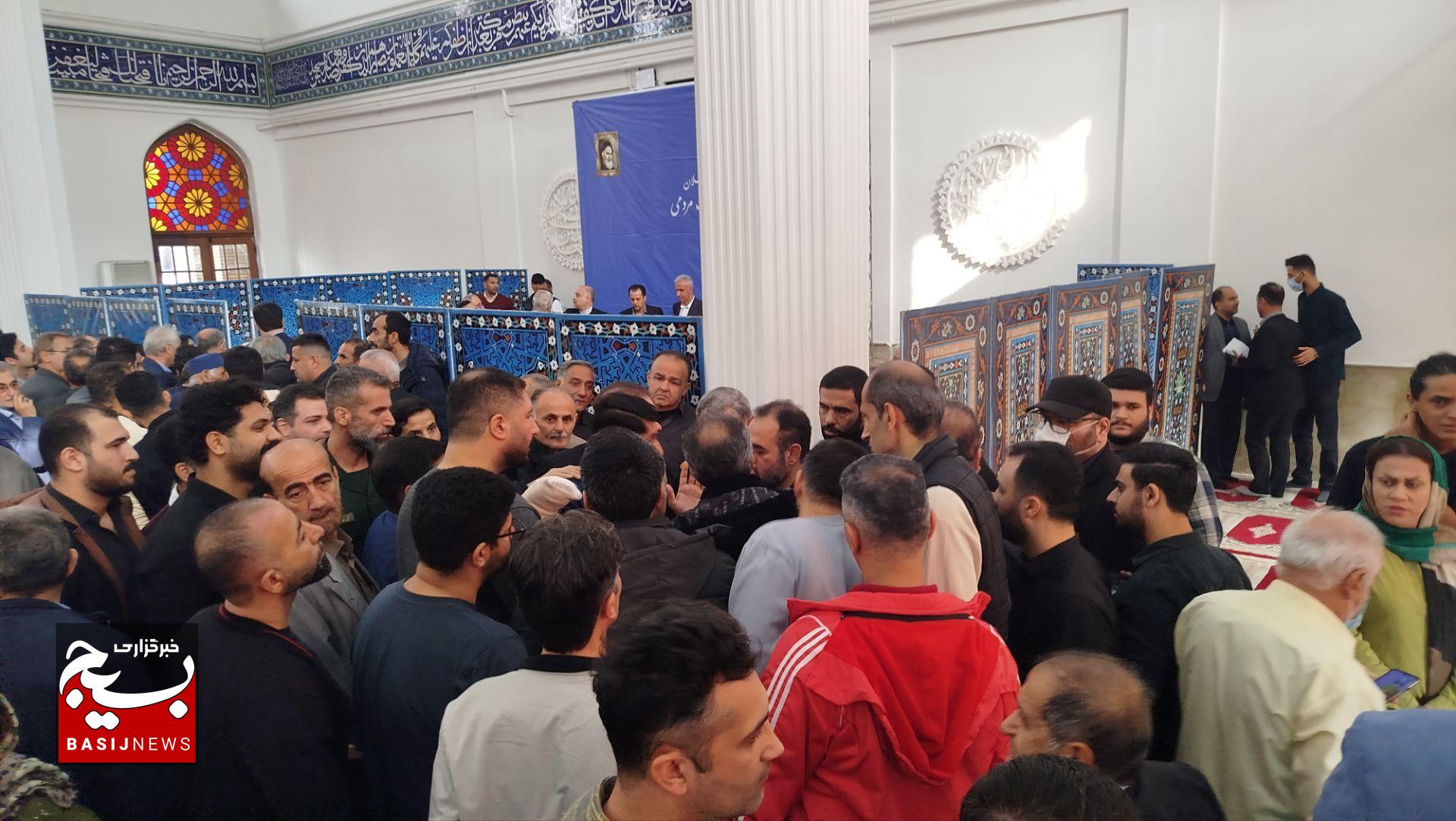 میز خدمت جهادی در پنجمین روز هفته بسیج در رشت برگزار شد میز خدمت جهادی در پنجمین روز هفته بسیج در رشت برگزار شد