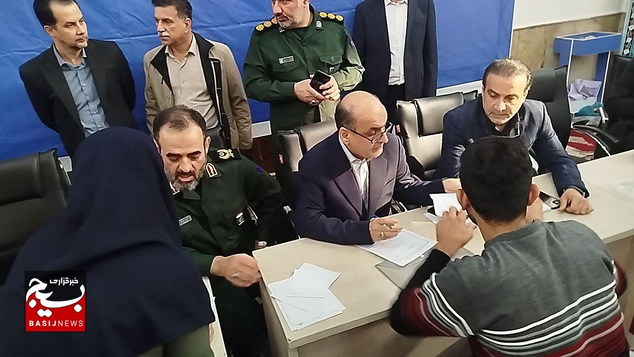 میز خدمت جهادی در پنجمین روز هفته بسیج در رشت برگزار شد میز خدمت جهادی در پنجمین روز هفته بسیج در رشت برگزار شد