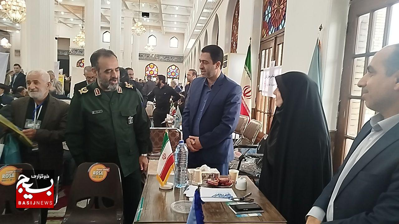 میز خدمت جهادی در پنجمین روز هفته بسیج در رشت برگزار شد میز خدمت جهادی در پنجمین روز هفته بسیج در رشت برگزار شد