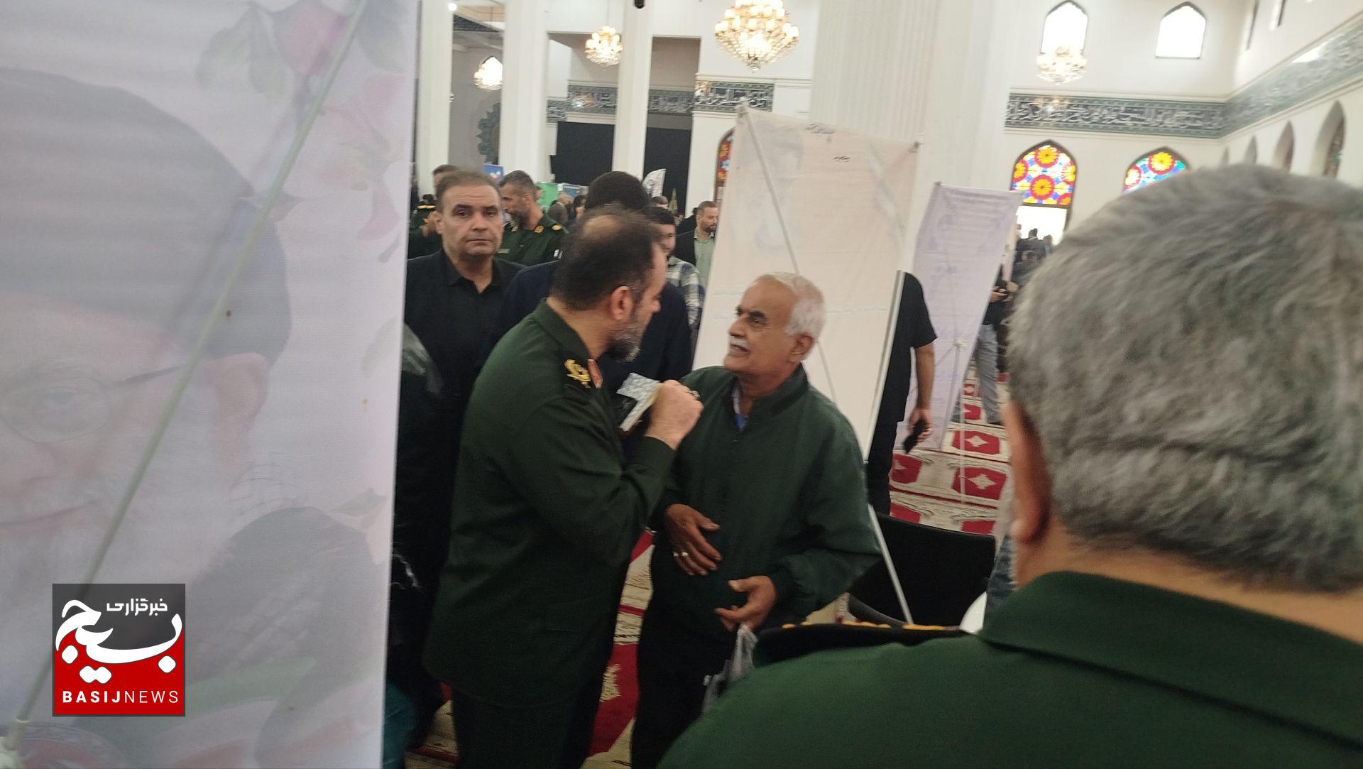 میز خدمت جهادی در پنجمین روز هفته بسیج در رشت برگزار شد میز خدمت جهادی در پنجمین روز هفته بسیج در رشت برگزار شد