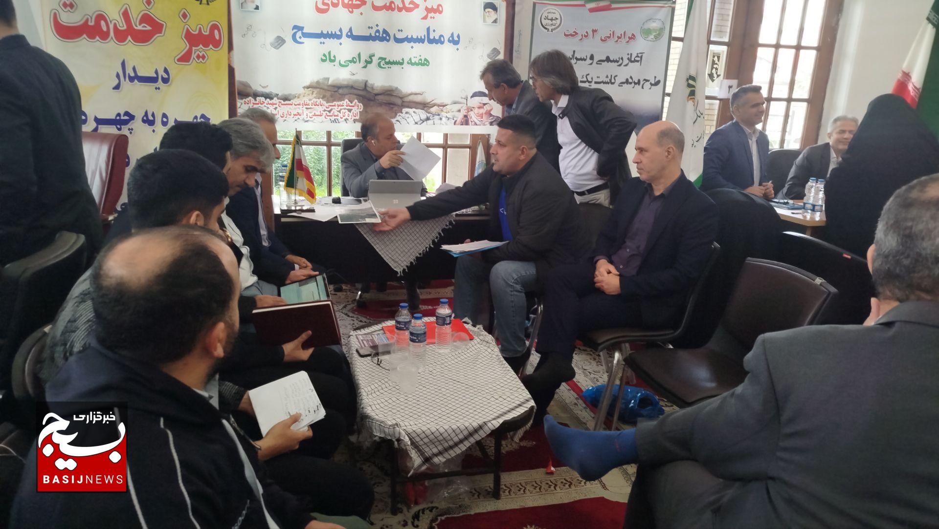 میز خدمت جهادی در پنجمین روز هفته بسیج در رشت برگزار شد میز خدمت جهادی در پنجمین روز هفته بسیج در رشت برگزار شد