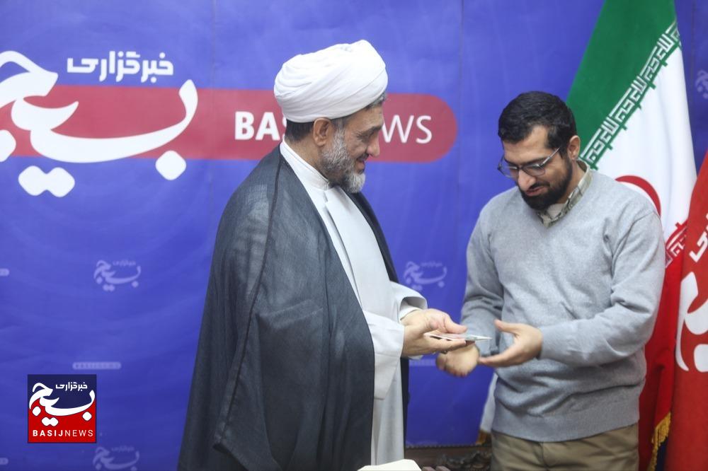حضور حجت‌الاسلام والمسلمین رضایی در خبرگزاری بسیج و تقدیر از دست‌اندرکاران این مجموعه به سبب موفقیت در سومین رویداد جایزه ملی جوانی جمعیت