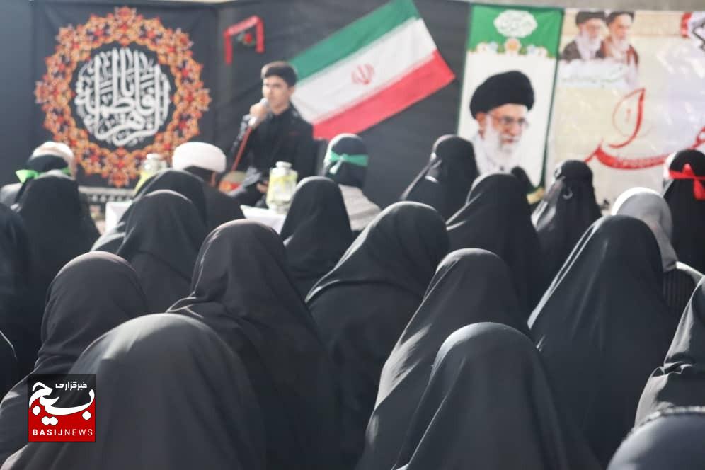 شهدا فرشته‌های مأمور دفاع از دین و وطن بودند
