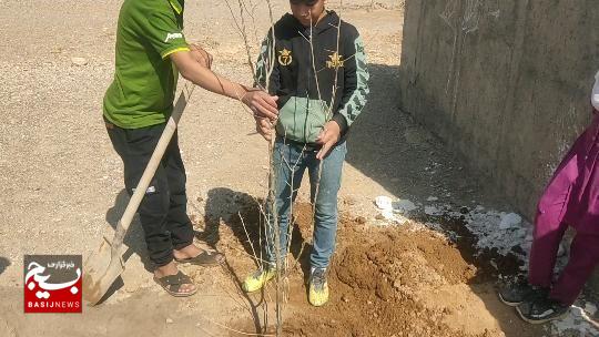 از دل کوه و دشت تا قلب کلاس درس؛ روایت سمیرا تاج‌نیا، معلم جهادی مناطق عشایری کرمان