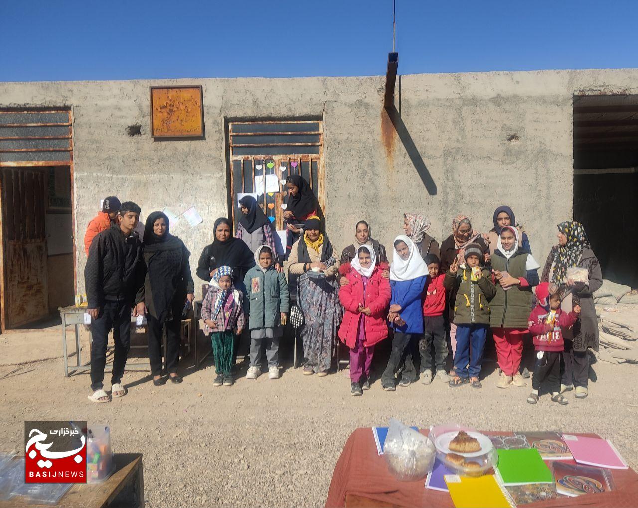 از دل کوه و دشت تا قلب کلاس درس؛ روایت سمیرا تاج‌نیا، معلم جهادی مناطق عشایری کرمان