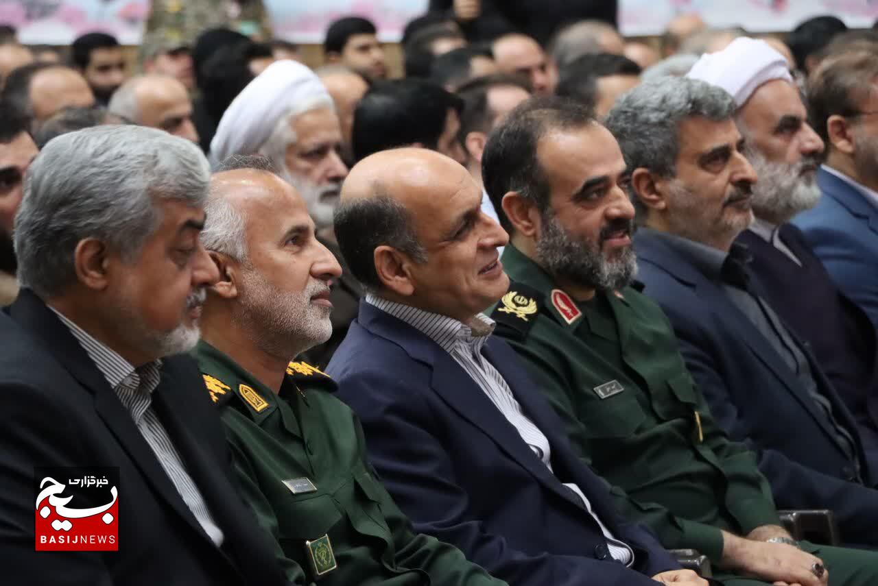 رمز ماندگاری بسیج ایمان، بصیرت و ولایتپذیری است رمز ماندگاری بسیج ایمان، بصیرت و ولایتپذیری است