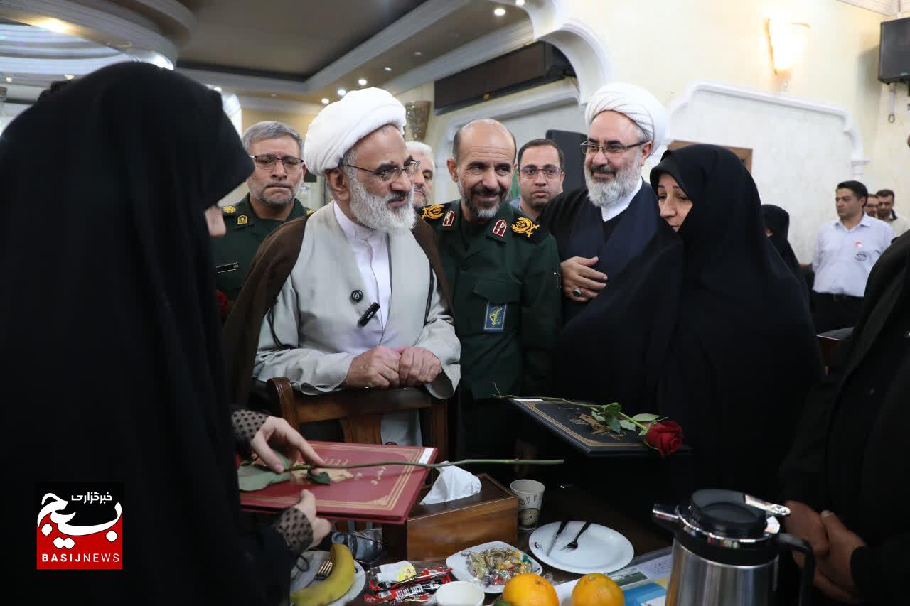 اشک و محک 